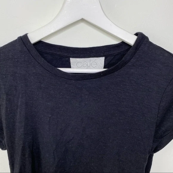 CALE Knotted Hem Tee Black size M - Picture 2 of 8